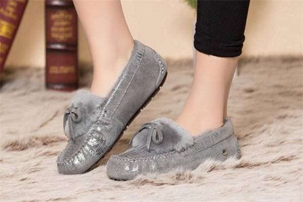 豆豆鞋怎么修补鞋底,豆豆鞋掉跟怎么办