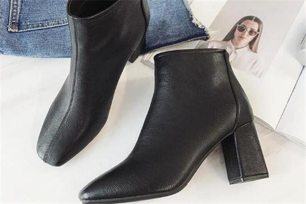 粗跟小短靴的搭配,短靴女粗跟