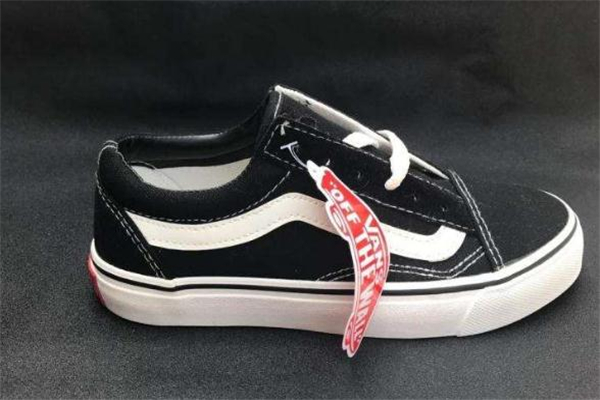 帆布鞋穿穿会不会变大,布鞋穿久了会不会大一些 帆布鞋穿穿会不会变大,布鞋穿久了会不会大一些