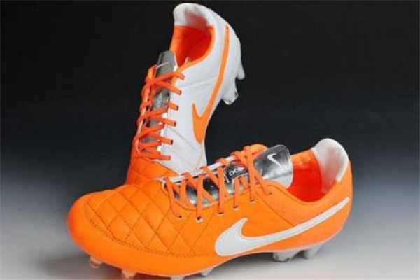 足球鞋大了半码怎么办,球鞋大半码怎么解决