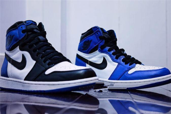 aj1大闪电和小闪电的区别,aj闪电和小闪电的区别