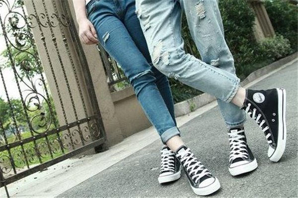 帆布鞋有味道怎么办,帆布鞋有味道怎么去除