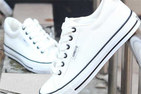 帆布鞋是运动鞋吗?,运动鞋和帆布鞋有什么区别 帆布鞋是运动鞋吗?,运动鞋和帆布鞋有什么区别