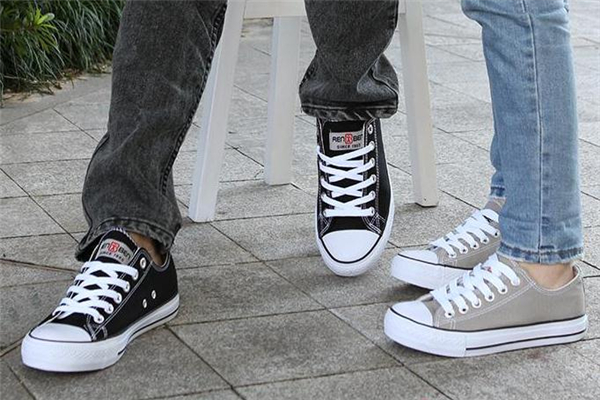 为什么帆布鞋会发黄,帆布鞋变黄了怎么办