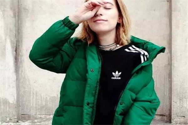 小个子怎样选羽绒服,适合小个子穿的羽绒服款式 小个子怎样选羽绒服,适合小个子穿的羽绒服款式