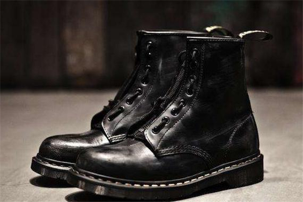 马丁靴和工装靴区别,马丁靴和工装靴哪个穿着舒服 马丁靴和工装靴区别,马丁靴和工装靴哪个穿着舒服