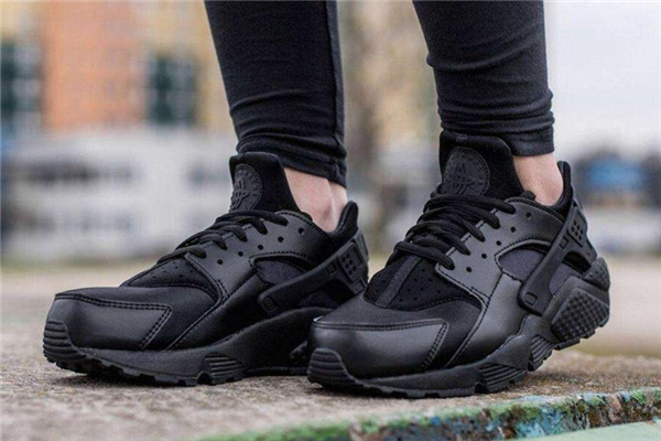 跑鞋会越穿越大吗,运动鞋会越穿越大吗