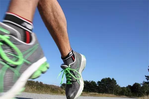 跑山鞋和登山鞋区别,登山鞋和跑步鞋有什么区别