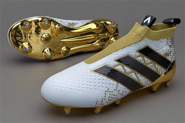 足球鞋有钉子吗,为什么足球鞋底有钉子 足球鞋有钉子吗,为什么足球鞋底有钉子