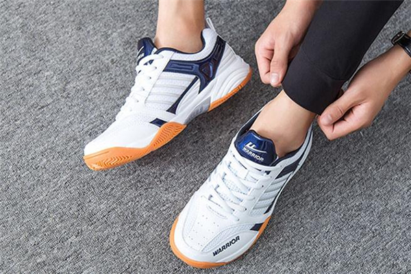 羽毛球鞋选购,羽毛球鞋有哪些品牌 羽毛球鞋选购,羽毛球鞋有哪些品牌