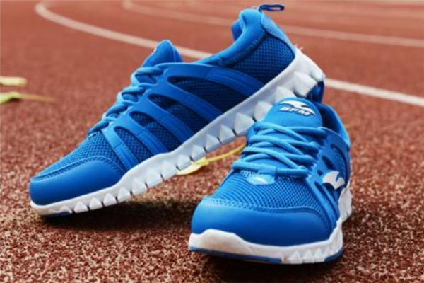 耐克跑鞋可以水洗吗,跑鞋可以水洗吗