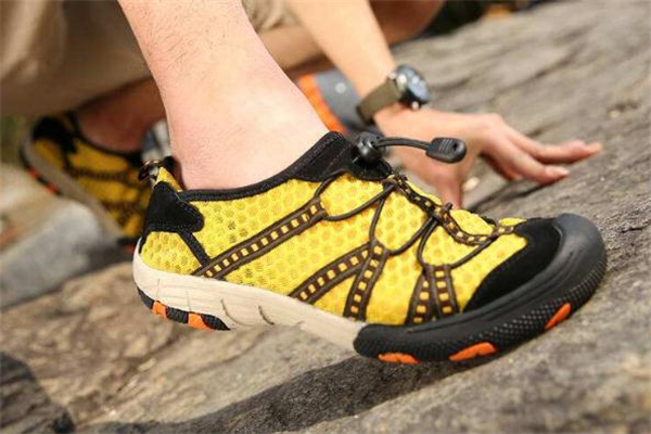 涉水鞋平时能穿么,阿迪达斯涉水鞋下雨天能穿吗