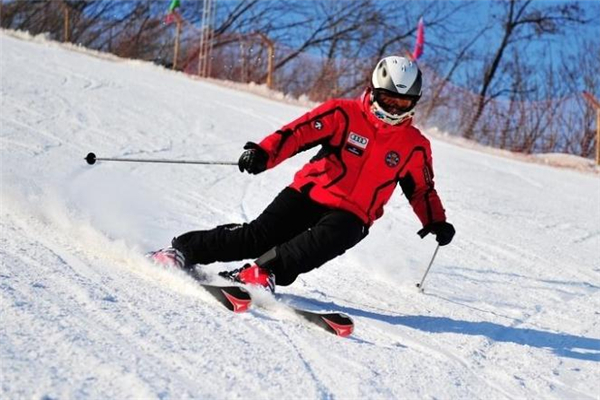 滑雪可以穿雪地靴吗,雪地靴下雪可以穿吗