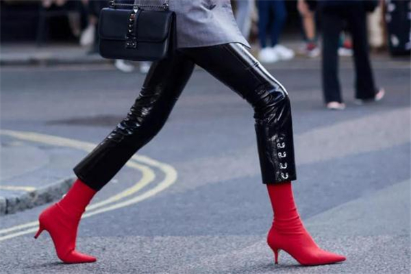 皮鞋搭配袜子,短皮裤配什么袜子