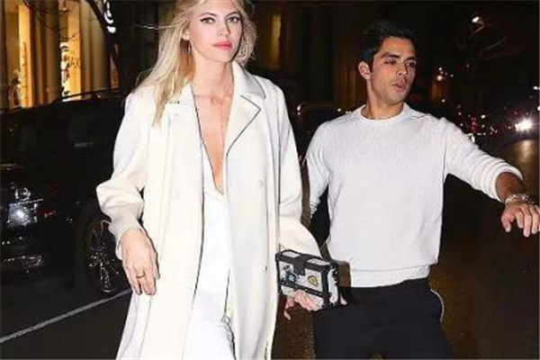 白色羊绒大衣,奶白色大衣怎么搭配