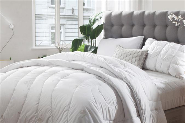 羊绒被能晒太阳吗,羊绒衫可以太阳下晒吗