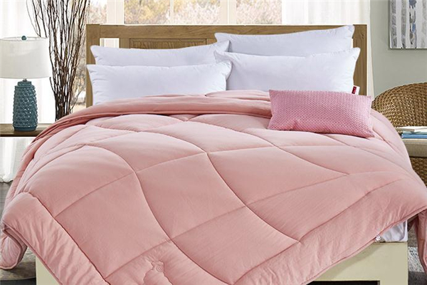 羊绒被好还是蚕丝被好,蚕丝被和羊绒被哪个好