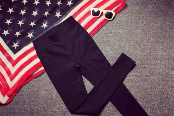 秋裤可以当内裤穿吗,打底保暖裤里面穿秋裤可以吗