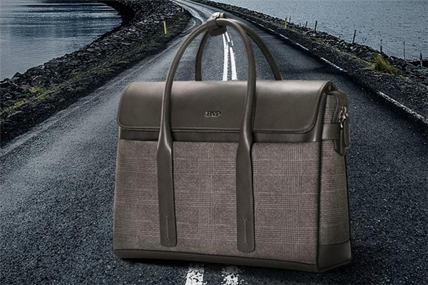 男士手提包如何搭配衣服,男士手提包怎么拿好看