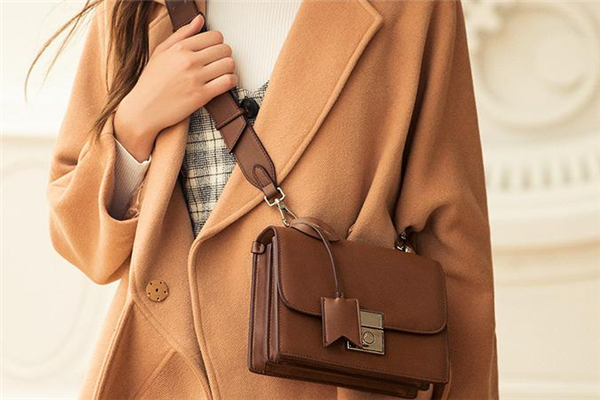男士斜挎包怎么背好看,女士斜挎包品牌推荐
