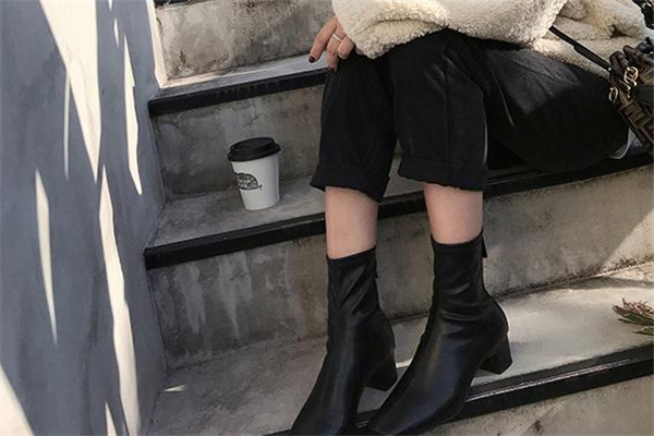 靴子上有油怎么去除,靴子上面的油渍怎么办