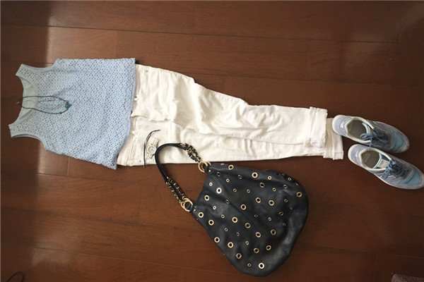 颜色搭配鞋子,不同颜色鞋子怎么搭配 颜色搭配鞋子,不同颜色鞋子怎么搭配