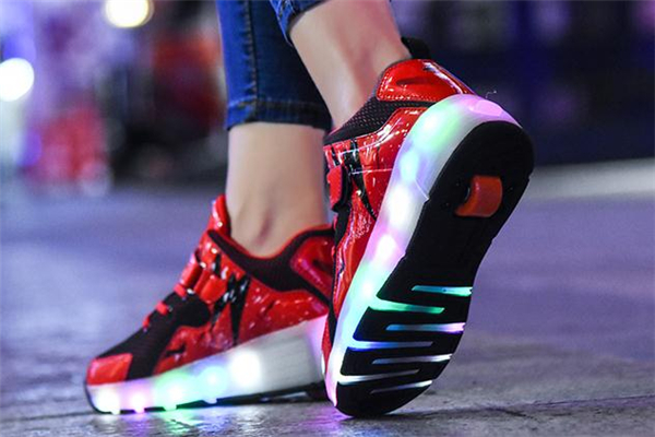 暴走鞋是单轮好还是双轮好,暴走鞋一个轮好滑还是两个轮