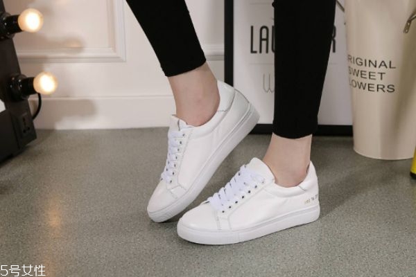 白鞋怎么晒干才不会变黄,白鞋怎么晒才不会发黄