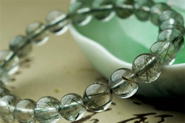 绿发晶和绿幽灵哪个更好,绿发晶和绿幽灵哪个更好绿水晶