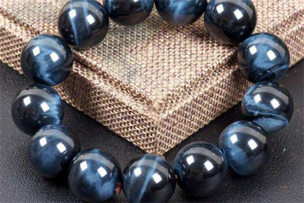 蓝虎眼石戴哪只手,金虎眼石戴哪只手