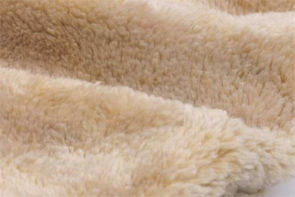 羊驼绒和羊绒哪个好,羊驼绒和羊驼毛哪个好