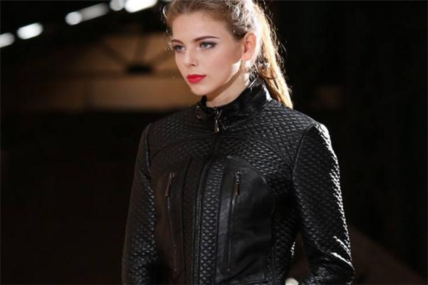 皮夹克变硬了怎么办,皮夹克硬了怎样处理