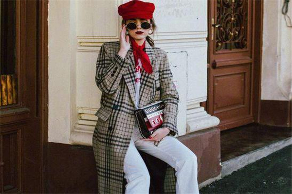 格子大衣显老气吗,格子衣服显老气吗