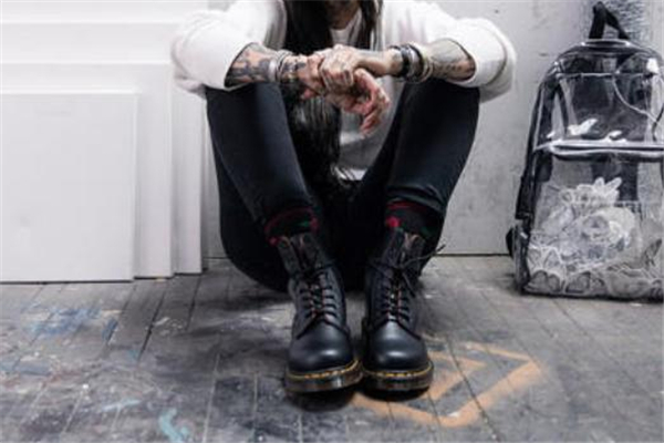 真皮马丁靴品牌,牛皮马丁靴的材质介绍