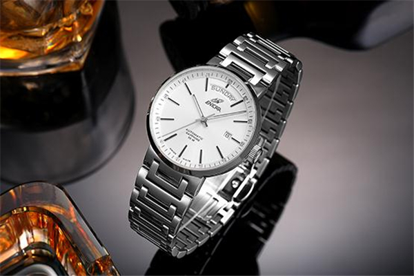 英纳格手表怎么上发条 上弦方法要掌握,石英手表怎么上发条 英纳格手表怎么上发条 上弦方法要掌握,石英手表怎么上发条