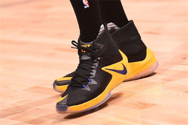内线球员适合的篮球鞋,内线穿什么球鞋比较好