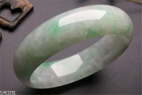 糯种翡翠属于什么档次的翡翠,糯种翡翠的等级
