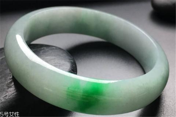 糯种翡翠手镯大概多少钱,糯种翡翠手镯多少钱