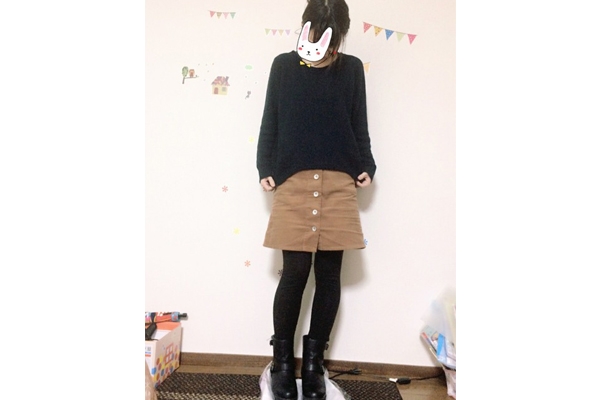 黑色灯芯绒裙子配什么上衣,灯芯绒裙子配什么上衣好看