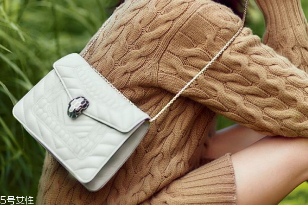 毛衣起球怎样处理方法,毛呢衣服起球如何修复