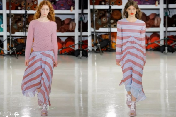 冬天穿什么颜色衣服好看女生,秋冬适合穿什么颜色的衣服