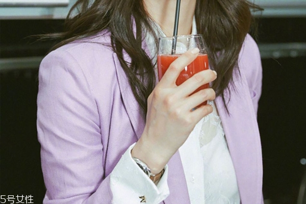 微胖女孩穿什么婚纱好看,微胖女生拍婚纱照适合什么衣服 微胖女孩穿什么婚纱好看,微胖女生拍婚纱照适合什么衣服