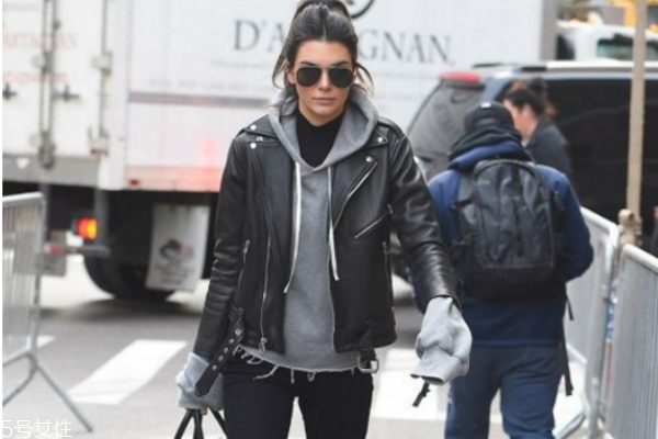 皮衣怎么选,什么皮耐穿,女士皮衣如何搭配