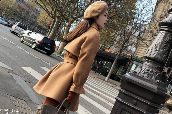 毛呢大衣可以蒸汽熨烫吗,毛呢衣服可以用蒸汽烫吗