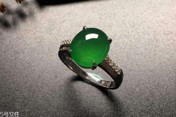 翡翠戒指真假鉴定方法简单,翡翠戒面怎么看真假 翡翠戒指真假鉴定方法简单,翡翠戒面怎么看真假