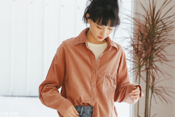 衬衣染色怎么洗干净,衬衫染上颜色怎么洗得干净