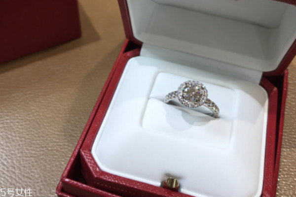 卡地亚一克拉钻戒多少钱,卡地亚一克拉钻戒大概多少钱