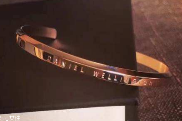 dw手镯怎么调大小,dw手镯买大了怎么办