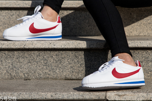 耐克阿甘鞋偏小吗,耐克阿甘鞋偏小吗亲自试穿很重要