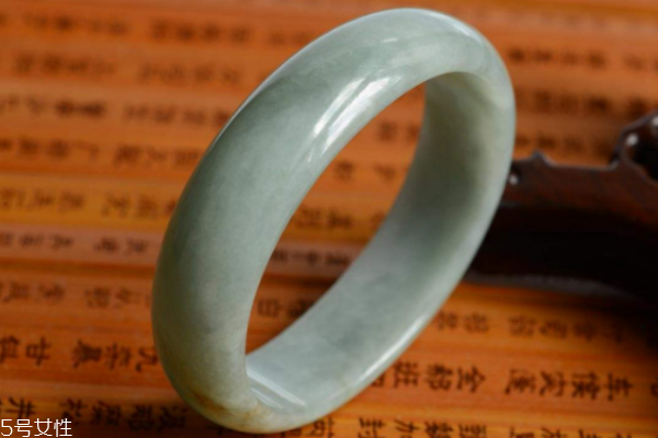 贵妃镯适合什么人戴,贵妃手镯适合什么人